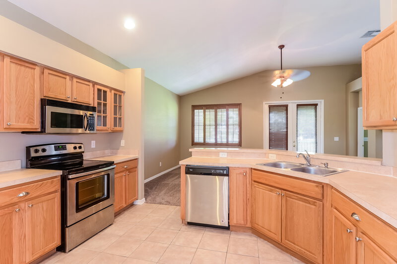 2,275/Mo, 5003 Windingbrook Trl Wesley Chapel, FL 33544 Kitchen View 2