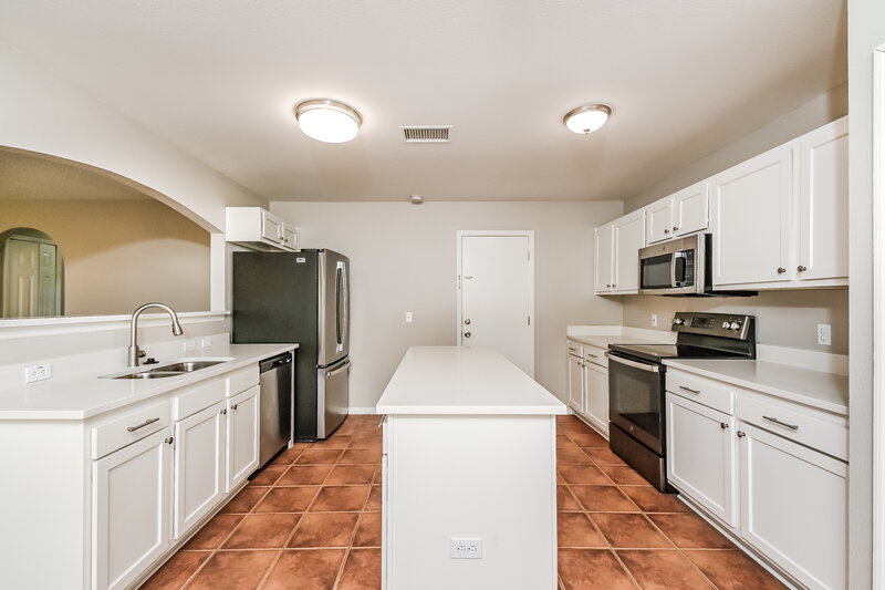 2,430/Mo, 10415 Opus Dr Riverview, FL 33579 Kitchen View