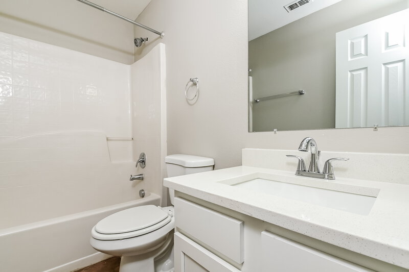 2,430/Mo, 10415 Opus Dr Riverview, FL 33579 Main Bathroom View