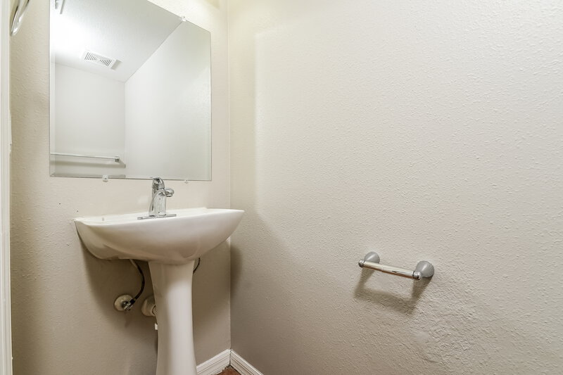 2,430/Mo, 10415 Opus Dr Riverview, FL 33579 Powder Room View