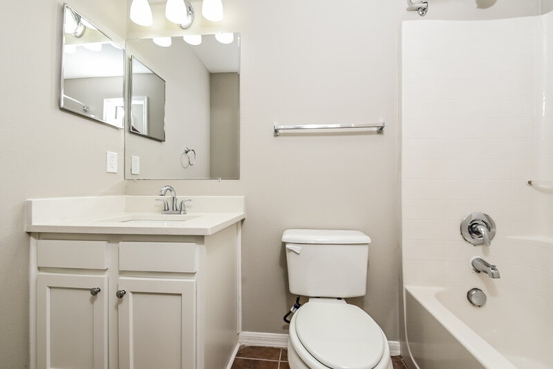 2,430/Mo, 10415 Opus Dr Riverview, FL 33579 Bathroom View