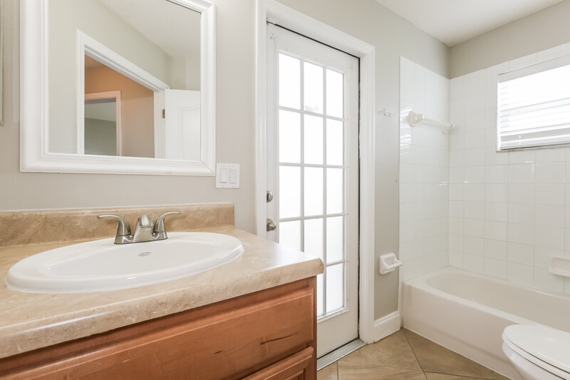 2,150/Mo, 25442 Seven Rivers Cir Land O' Lakes, FL 34639 Bathroom View