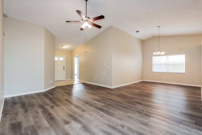 2,020/Mo, 1140 Hardwood Dr Valrico, FL 33596 Living Room View 2
