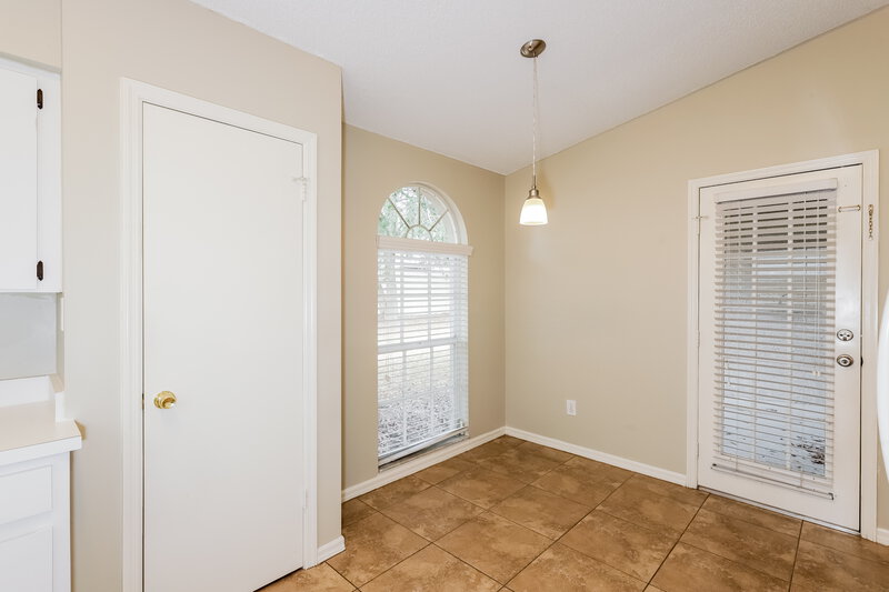 2,020/Mo, 1140 Hardwood Dr Valrico, FL 33596 Breakfast Nook View