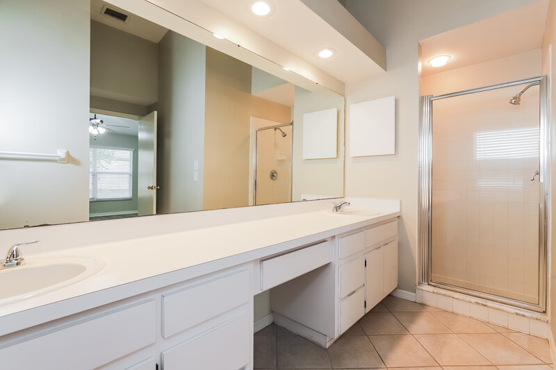 2,020/Mo, 1140 Hardwood Dr Valrico, FL 33596 Main Bathroom View