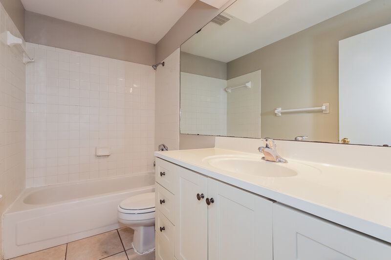 2,020/Mo, 1140 Hardwood Dr Valrico, FL 33596 Bathroom View