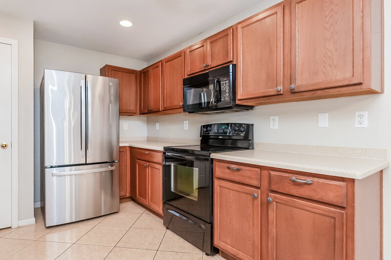 1,935/Mo, 406 Chimney Rock Dr Ruskin, FL 33570 Kitchen View 2