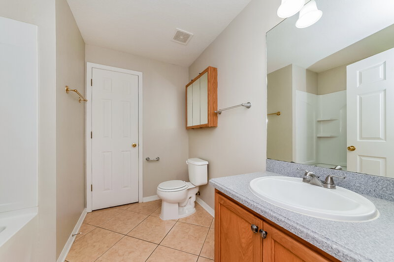1,935/Mo, 406 Chimney Rock Dr Ruskin, FL 33570 Bathroom View