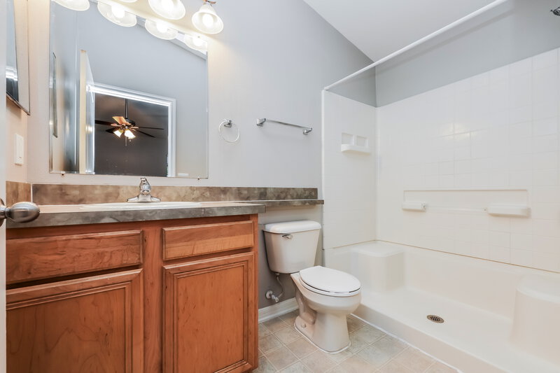 2,020/Mo, 18530 Kentisbury Ct Land O Lakes, FL 34638 Main Bathroom View