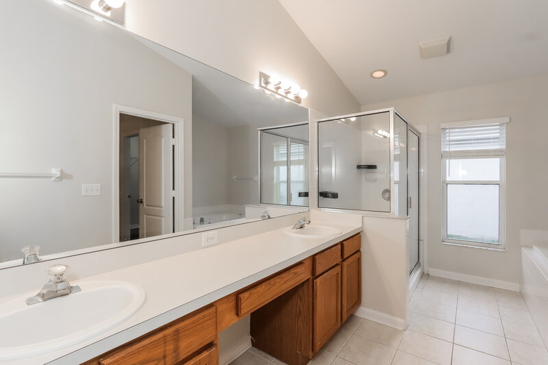 2,215/Mo, 25850 Commendable Loop Wesley Chapel, FL 33544 Main Bathroom View