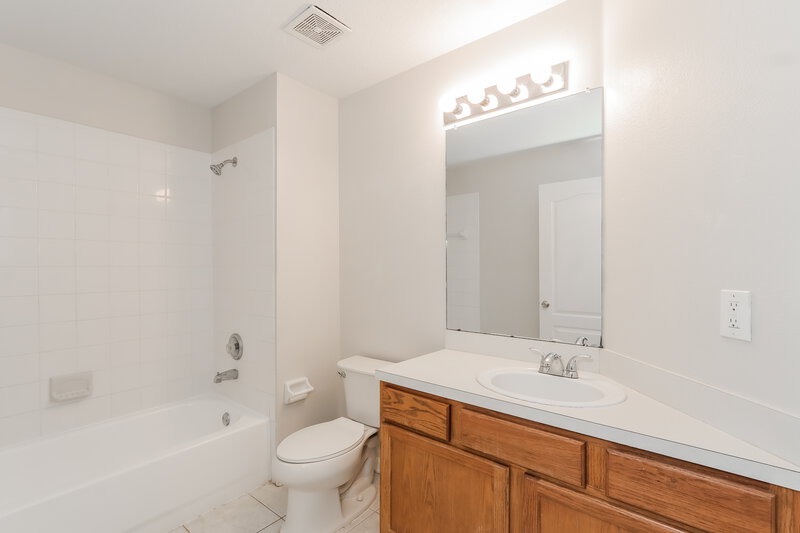 2,215/Mo, 25850 Commendable Loop Wesley Chapel, FL 33544 Bathroom View