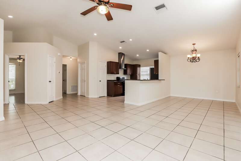 2,200/Mo, 11307 Brownstone Ct Riverview, FL 33569 Living Room View 2