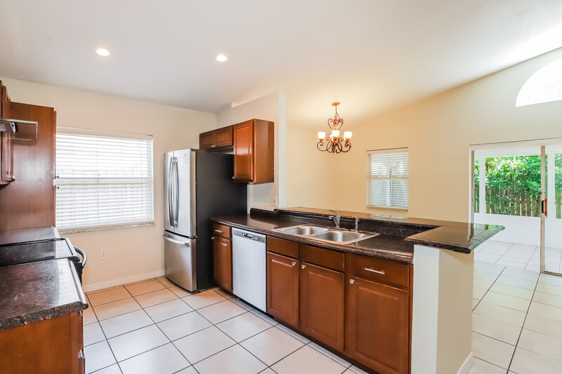 2,200/Mo, 11307 Brownstone Ct Riverview, FL 33569 Kitchen View 2
