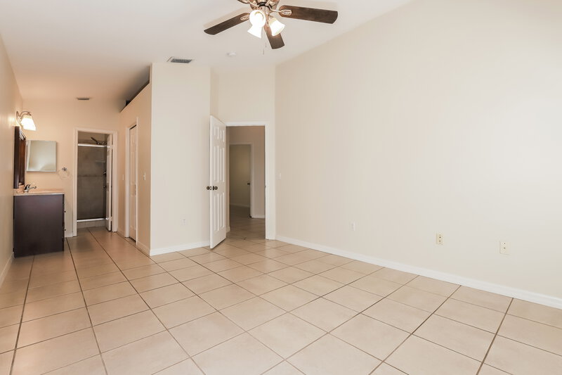 2,200/Mo, 11307 Brownstone Ct Riverview, FL 33569 Main Bedroom View