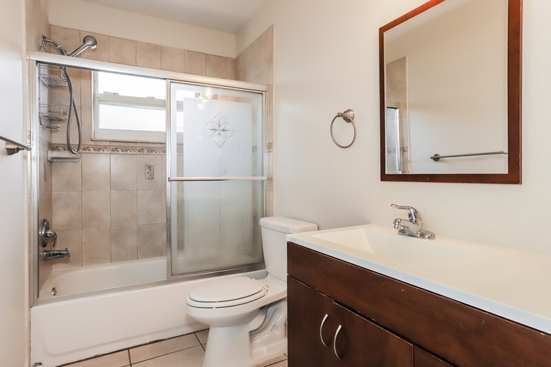 2,200/Mo, 11307 Brownstone Ct Riverview, FL 33569 Bathroom View
