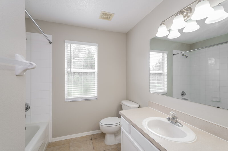 2,120/Mo, 7548 Blue Spring Dr Land O' Lakes, FL 34637 Bathroom View