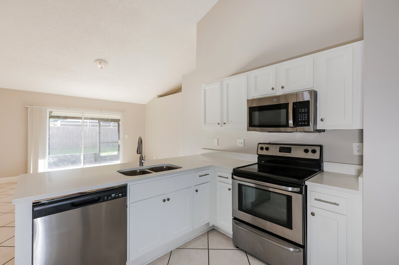 2,345/Mo, 1540 Chepacket St Brandon, FL 33511 Kitchen View