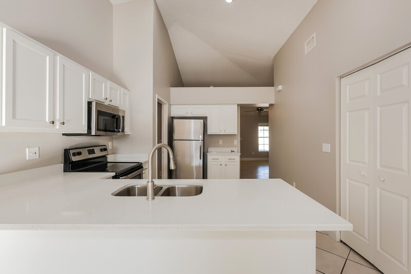 2,345/Mo, 1540 Chepacket St Brandon, FL 33511 Kitchen View 2