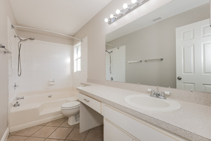 2,345/Mo, 1540 Chepacket St Brandon, FL 33511 Main Bathroom View