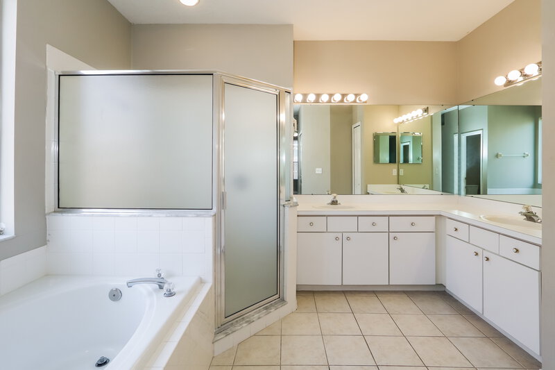 3,650/Mo, 1627 Wakefield Dr Brandon, FL 33511 Main Bathroom View