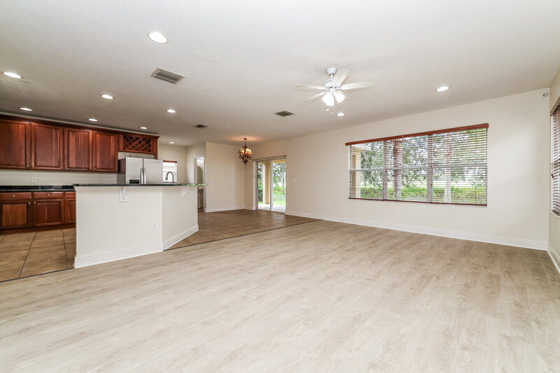 3,000/Mo, 209 Fern Gulley Dr Seffner, FL 33584 Family Room View 2