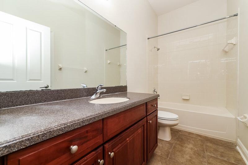 3,000/Mo, 209 Fern Gulley Dr Seffner, FL 33584 Main Bathroom View