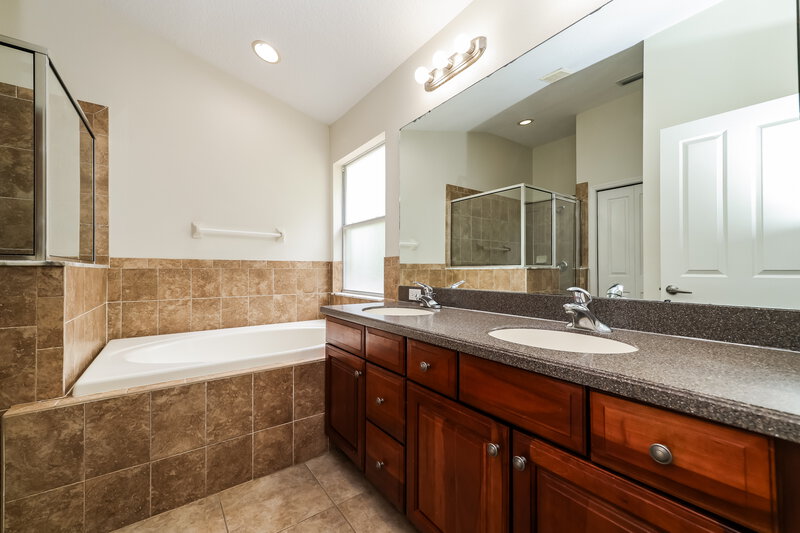 3,000/Mo, 209 Fern Gulley Dr Seffner, FL 33584 Bathroom View