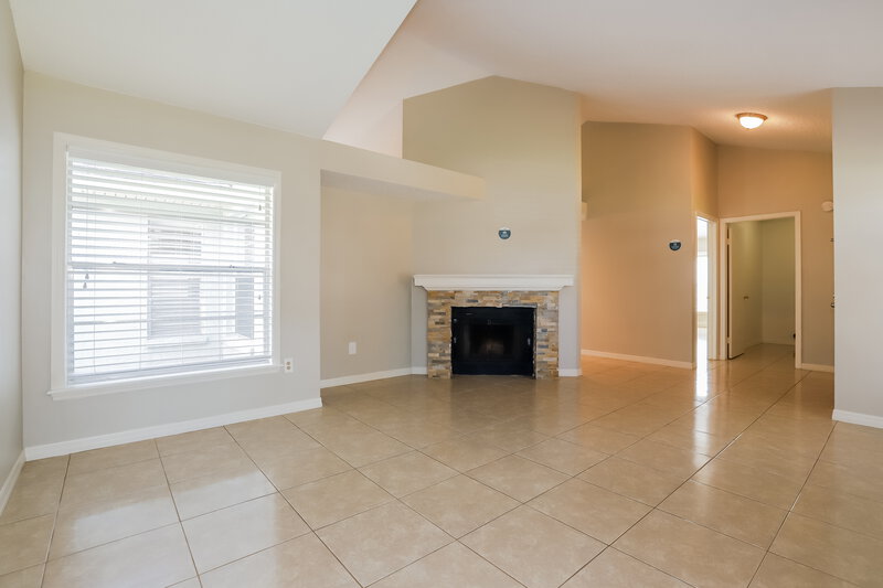 2,315/Mo, 2006 Green Juniper Ln Brandon, FL 33511 Living Room View 2