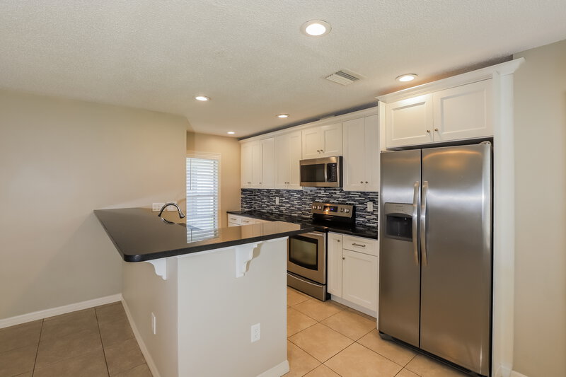 2,315/Mo, 2006 Green Juniper Ln Brandon, FL 33511 Kitchen View