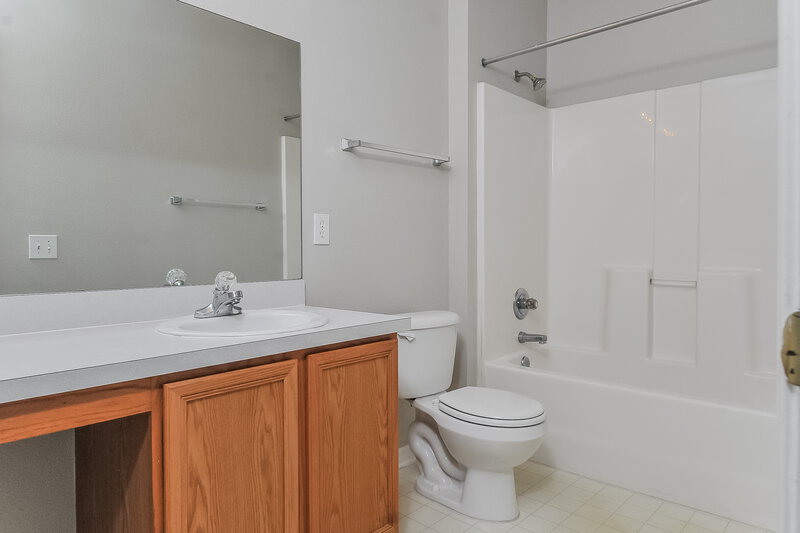 2,015/Mo, 10920 Golden Silence Dr Riverview, FL 33579 Main Bathroom View