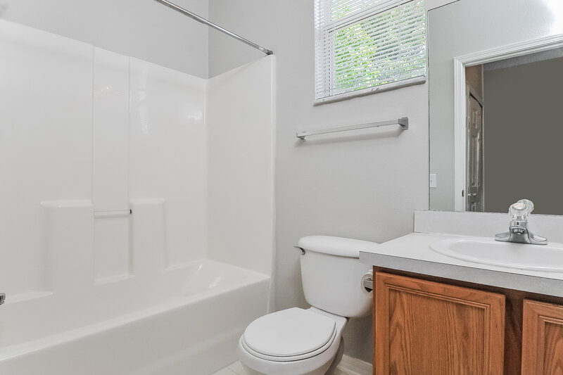 2,015/Mo, 10920 Golden Silence Dr Riverview, FL 33579 Bathroom View
