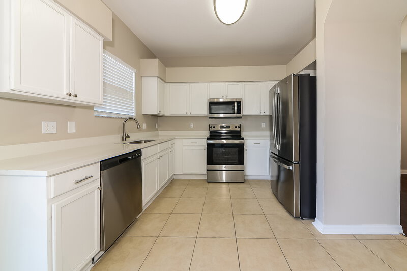 2,150/Mo, 12026 Bridge Point Ln Riverview, FL 33579 Kitchen View 2