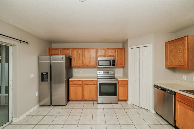 4,070/Mo, 17027 Ongar Ct Land O' Lakes, FL 34638 Kitchen View