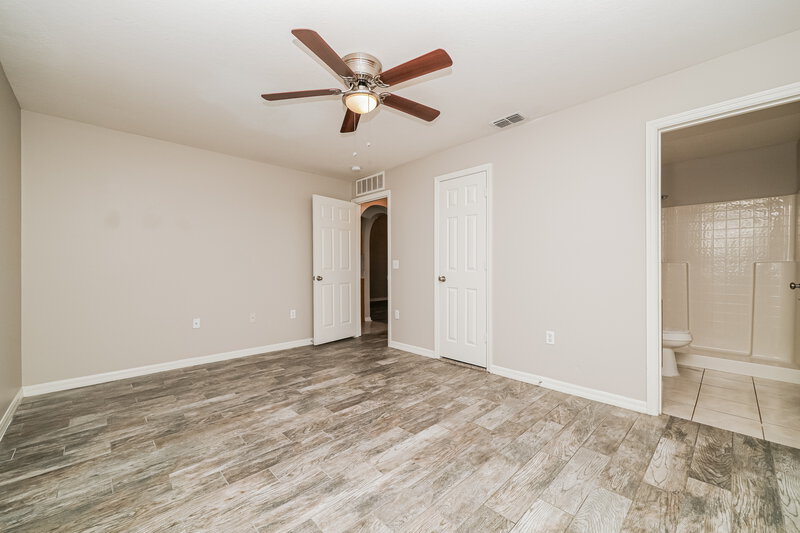 4,070/Mo, 17027 Ongar Ct Land O' Lakes, FL 34638 Main Bedroom View 2