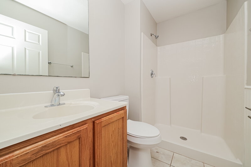 4,070/Mo, 17027 Ongar Ct Land O' Lakes, FL 34638 Main Bathroom View