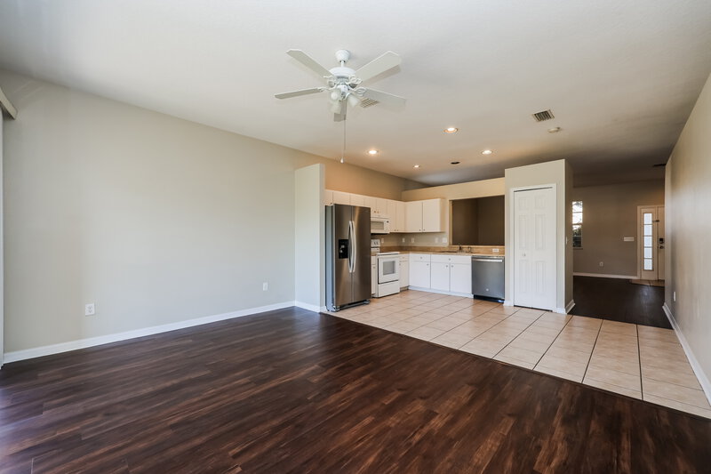 2,435/Mo, 6327 Bridgecrest Dr Lithia, FL 33547 Family Room View 2