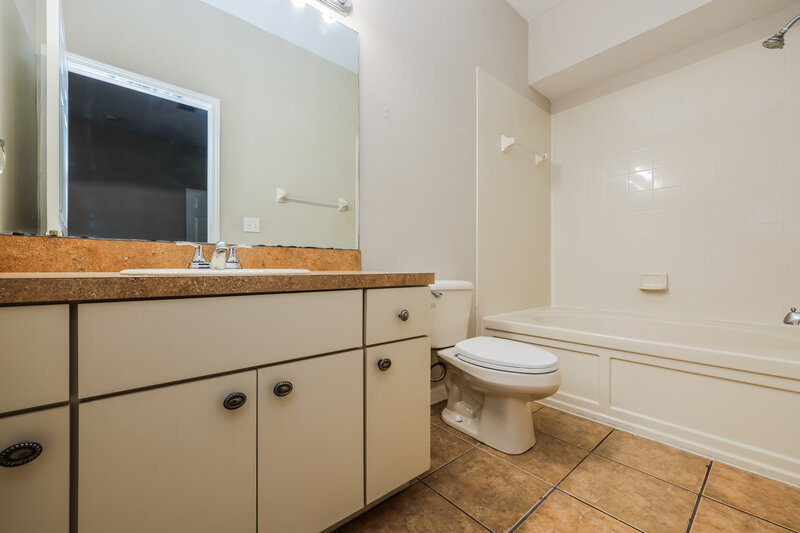 2,435/Mo, 6327 Bridgecrest Dr Lithia, FL 33547 Main Bathroom View