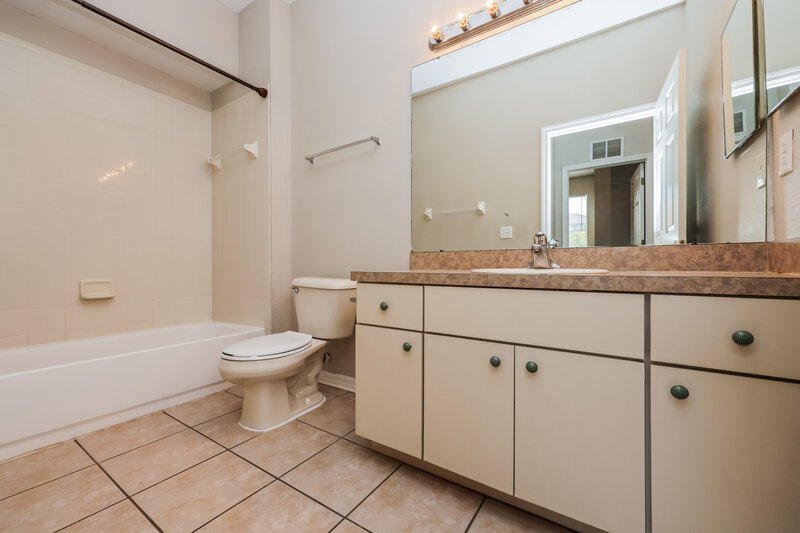 2,435/Mo, 6327 Bridgecrest Dr Lithia, FL 33547 Bathroom View