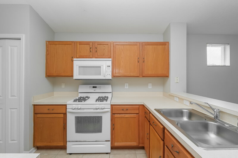 2,085/Mo, 8350 Crescent Moon Dr New Port Richey, FL 34655 Kitchen View