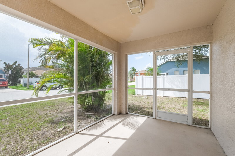 2,085/Mo, 8350 Crescent Moon Dr New Port Richey, FL 34655 Sun Room View