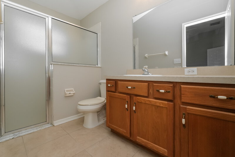 2,085/Mo, 8350 Crescent Moon Dr New Port Richey, FL 34655 Main Bathroom View