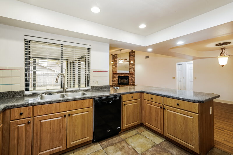 2,680/Mo, 2535 Arborwood Dr Valrico, FL 33596 Kitchen View 2