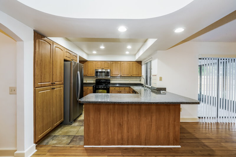 2,680/Mo, 2535 Arborwood Dr Valrico, FL 33596 Kitchen View 3