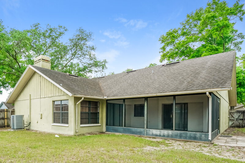 2,680/Mo, 2535 Arborwood Dr Valrico, FL 33596 Rear View