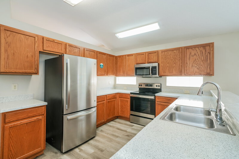 3,400/Mo, 5310 Braddock Dr Zephyrhills, FL 33541 Kitchen View