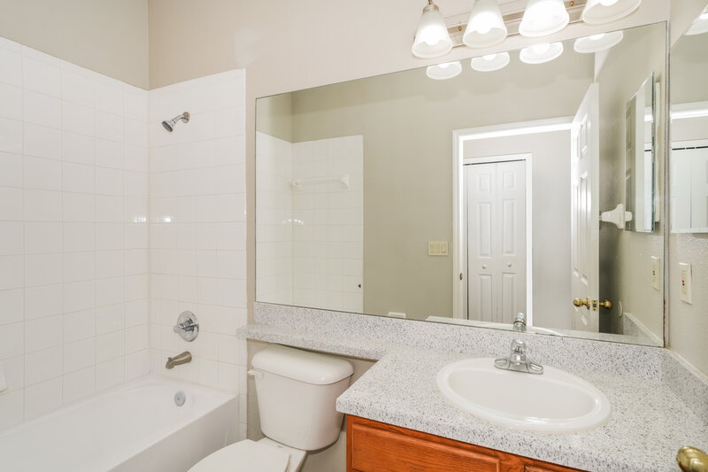 3,400/Mo, 5310 Braddock Dr Zephyrhills, FL 33541 Bathroom View