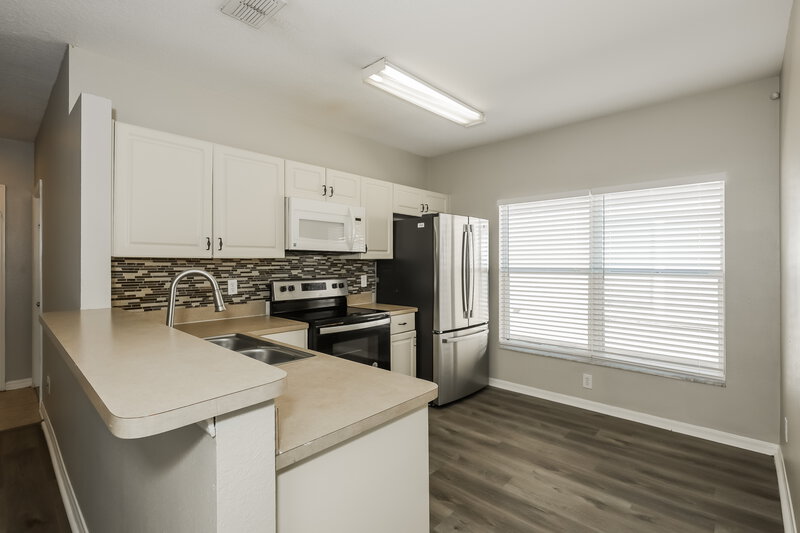 1,890/Mo, 454 Summer Sails Dr Valrico, FL 33594 Kitchen View