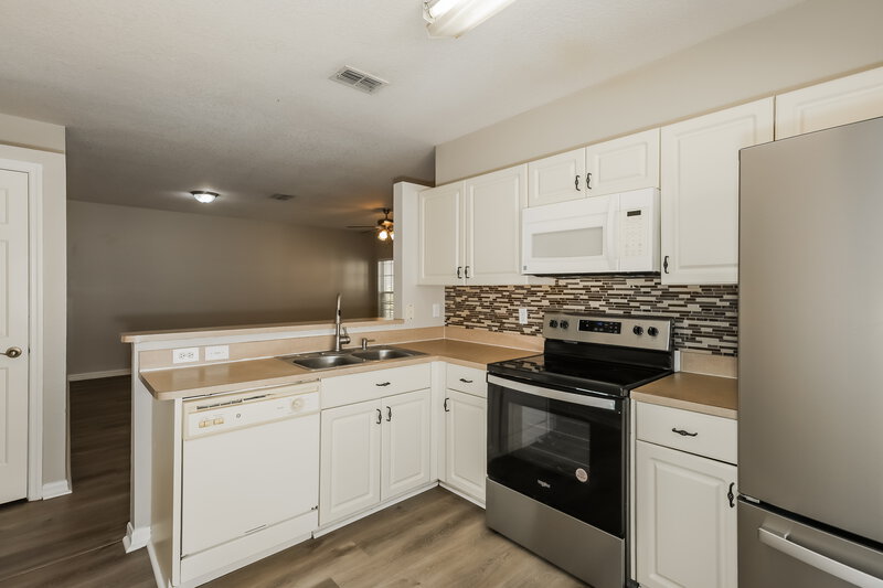 1,890/Mo, 454 Summer Sails Dr Valrico, FL 33594 Kitchen View 2