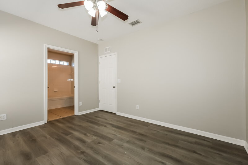 1,890/Mo, 454 Summer Sails Dr Valrico, FL 33594 Main Bedroom View 2