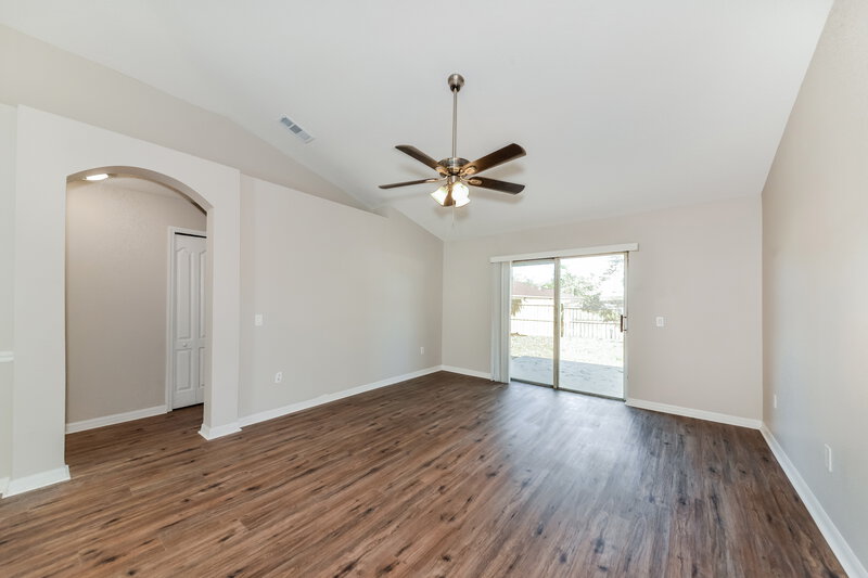 3,430/Mo, 12807 Kings Lake Dr Gibsonton, FL 33534 Living Room View